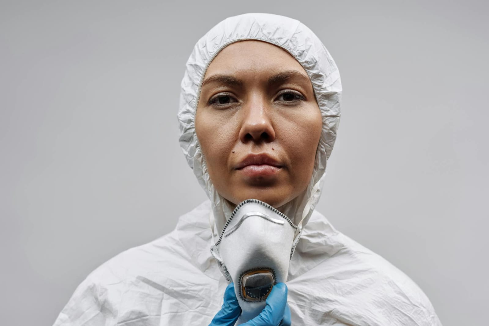 Équipe Nettoyage Extrême France en EPI sur un chantier de décontamination